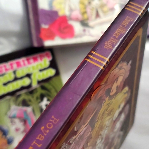 :  lot of 5 books , 1 descendants 2 PB , 2HC monster high & 2HC ever after high - Picture 15 of 16